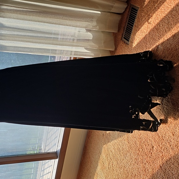 Vintage 1920s / 1930s Full Length Black Velvet Dress with Mesh Leaf Cut Outs - Picture 6 of 9